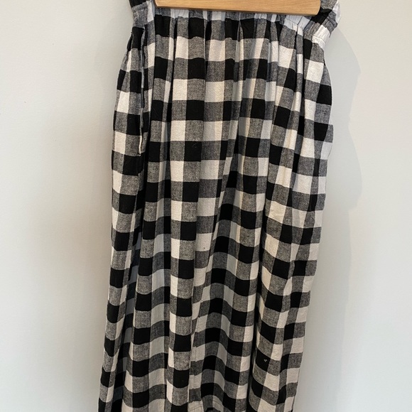 Plaid black and white long skirt. - Picture 4 of 7